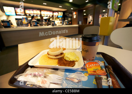 McDonalds asiatischen großes Frühstück Pfannkuchen Ei Wurst Mcmuffin hash braun Hongkong Sonderverwaltungsregion Hongkong China Asien Stockfoto
