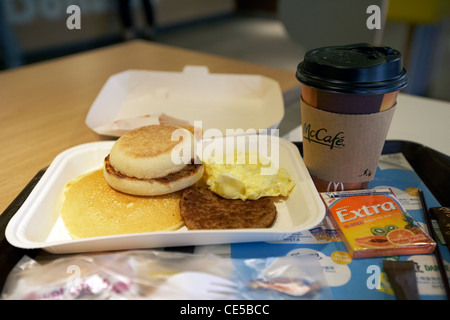 McDonalds asiatischen großes Frühstück Pfannkuchen Ei Wurst Mcmuffin hash braun Hongkong Sonderverwaltungsregion Hongkong China Asien Stockfoto