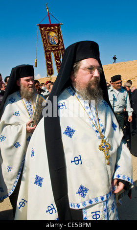 Die griechische orthodoxe Patriarch beteiligt sich taufen Ritual während der Epiphanie am Qaser el Yahud, Israel Stockfoto