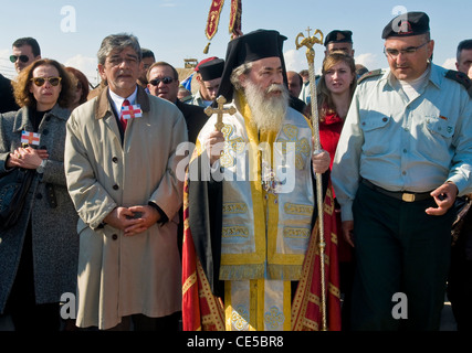 Die griechische orthodoxe Patriarch beteiligt sich taufen Ritual während der Epiphanie am Qaser el Yahud, Israel Stockfoto