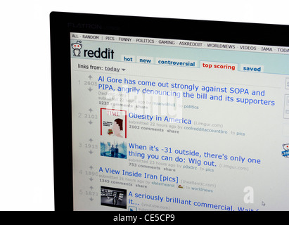 Ein Computer mit der Bildschirmaufnahme von der populären Website Reddit genommen in einem browser Stockfoto