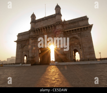 Das Gateway of India bei Sonnenaufgang in Mumbai Indien Stockfoto