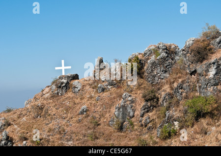 Christliches Kreuz auf einem Hügel, Landour, Mussoorie, Uttarakhand, Indien Stockfoto