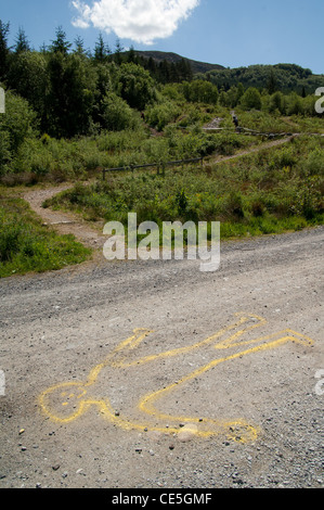 Sprühen Sie gemalte Figur unterwegs auf Nevis Range Fort William Stockfoto