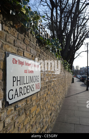 Straßenname Zeichen für Phillimore Gardens, in der royal Borough of Kensington und Chelsea, London, england Stockfoto