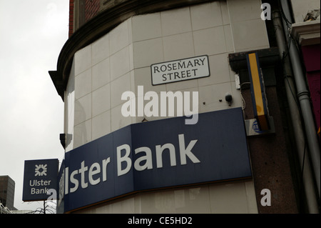 Ulster Bank Zeichen, Rosemary Straße Schilder, Royal Bank of Scotland Logo, Marineblau und weiß corporate zu unterzeichnen. Stockfoto