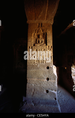 Geschnitzte Säule in Ellora Höhle Nummer 33 ; Ellora ; Aurangabad Bezirk ; Maharashtra ; Indien ; asien Stockfoto