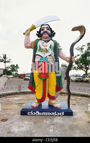 Statue von Mahisasura in Chamundi Hills; Mysore; Karnataka; Indien Stockfoto