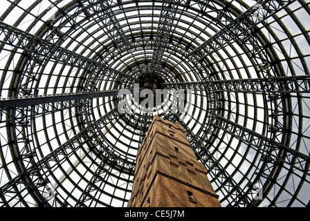 Der Stahlrahmen, kegelförmigen Decke für ein Einkaufszentrum in Melbourne, Victoria, Australia Stockfoto