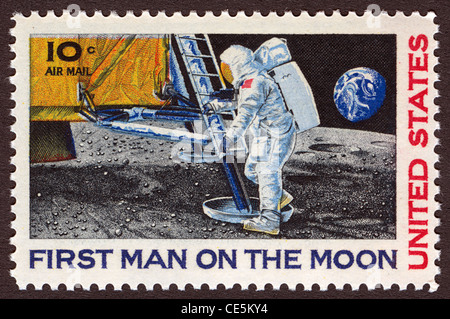 Stempel von den Vereinigten Staaten herausgegeben anlässlich der Landung des ersten Menschen auf dem Mond. Stockfoto