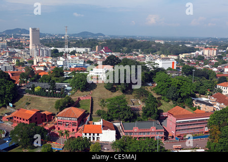 St Paul Hill und Melaka denkmalgeschützte Gebäude von Menara Taming Sari (Melaka Turm) gesehen. Melaka, Malaysia, Südostasien, Asien Stockfoto
