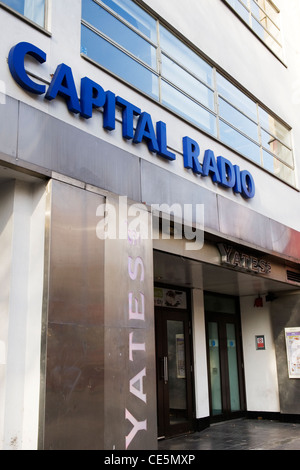 West End, den Leicester Square Capital 95,8 fm London Radio Büros studio kommerziellen Start 1973 Der britischen Nr.1-Hit Music Station street scene Stockfoto