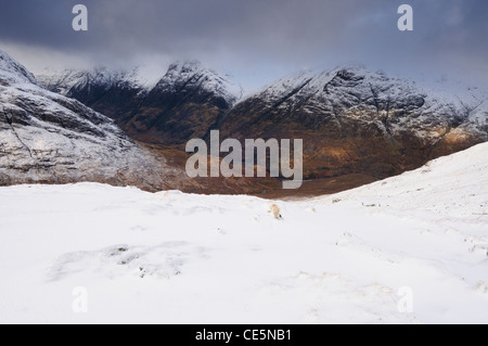 Glencoe von Buachaille Etive Beag im Winter, Schottisches Hochland Stockfoto