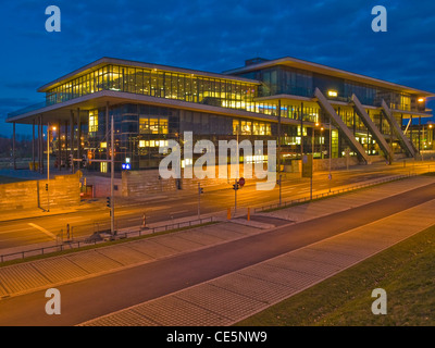 Congress Center Dresden zur blauen Stunde, Dresden, Sachsen, Deutschland, Europa Stockfoto
