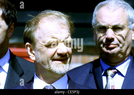 ROBIN COOK (BRITISH FOREIGN SECRETARY) besucht BRIGHTON während der 2001 Wahlkampf (er ist mittlerweile verstorben) Stockfoto