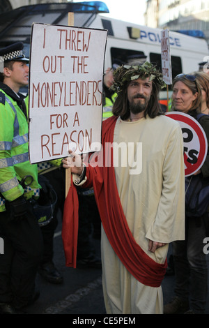 Besetzen Sie Demonstranten versammeln sich vor Saint-Paul Kathedrale, London in der Nähe der London Stock Exchange am 15. Oktober 2011 Stockfoto