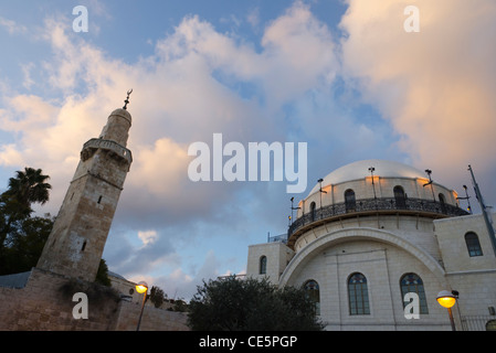 Neu rekonstruiertes Hurva-Synagoge und Minarett im jüdischen Viertel. Altstadt von Jerusalem Stockfoto