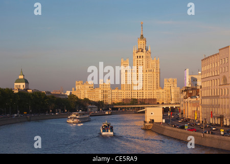 Russland, Moskauer Oblast, Zamoskvorechiye-Bereich, Kotelnicheskaya Appartementhaus, eines der sieben Schwestern wegretuschieren Gebäude Stockfoto