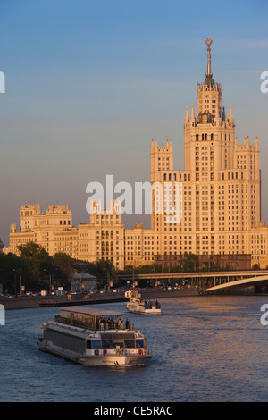 Russland, Moskauer Oblast, Zamoskvorechiye-Bereich, Kotelnicheskaya Appartementhaus, eines der sieben Schwestern wegretuschieren Gebäude Stockfoto