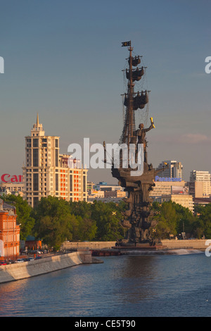 Russland, Oblast Moskau, Moskau, Zamoskvorechiye-Bereich, Denkmal für Peter den großen, Sonnenuntergang Stockfoto