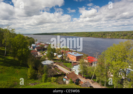 Russland, Ivanovo Oblast, Goldener Ring, Plyos, erhöhten Blick auf die Wolga-Stadt Stockfoto