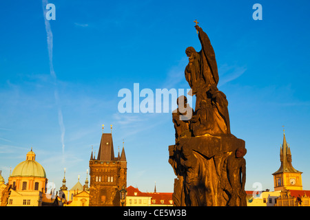 Statue von Str. Francis Xavier, Karlsbrücke, Prag, Tschechische Republik Stockfoto