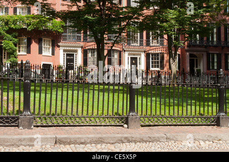 Häuser in Louisburg Square, Beacon Hill, Boston, MA, USA, Massachusetts, USA, Nordamerika, Kopfsteinpflaster, Asphalt Stockfoto