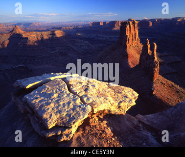 Sonnenuntergang am Buttes im Shafer Canyon des Canyonlands National Park aus Marlboro Sicht in der Nähe von Deadhorse Point State Park, Utah Stockfoto