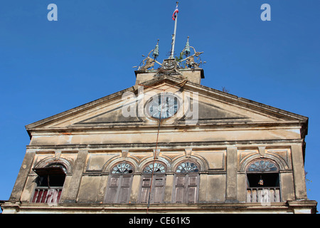 Bröckelnde Schönheit | Altes Zollhaus | Bangkok Stockfoto