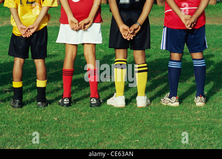 Indische Fußballspieler stehen in einer Reihe; shivaji Park; bombay; mumbai; maharashtra; indien; asien; Stockfoto