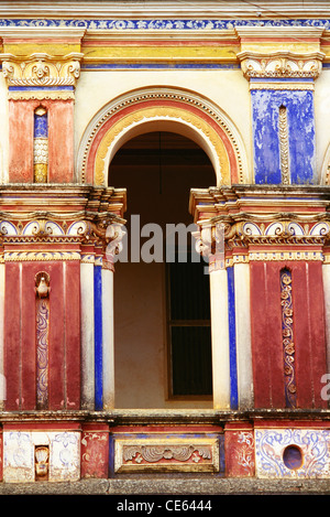 Haus dekorativer Bogen; Nattukottai Chettiars; Nagarathar; Nattukkottai Haus; Chettinadu; Chettinad; Sivaganga; Tamil Nadu; Indien; Asien Stockfoto