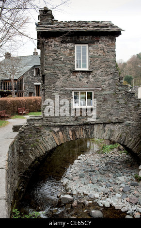 Nahaufnahme von Bridge House über Lager Beck Ambleside Seenplatte Cumbria UK eine beliebte Sehenswürdigkeit erstreckt sich Stockfoto