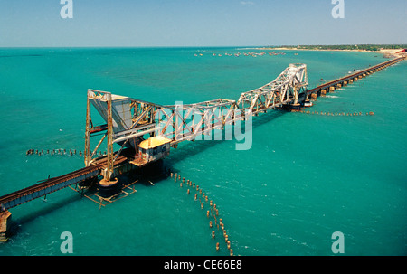 Pamban-Brücke; Eisenbahnbrücke; verbindet die Stadt von Mandapam im Festland Indien mit Pamban-Insel; Rameswaram; Tamil Nadu; Indien; Asien Stockfoto