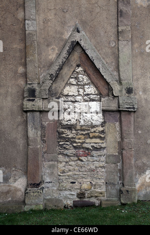 Der 10. Jahrhundert angelsächsischen dreieckigen leitete Eingang in den Turm der St. Peter Kirche, Barton-Upon-Humber, Lincolnshire Stockfoto