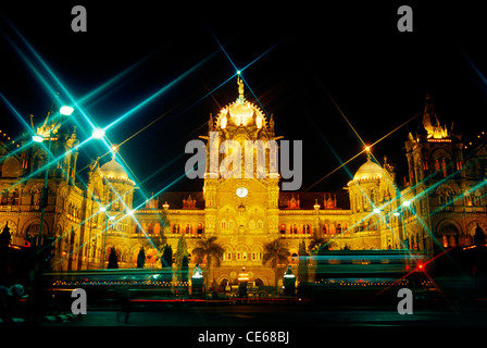 Beleuchtete Victoria Terminus VT jetzt Chhatrapati Shivaji Terminus CST Bahnhof Bombay Mumbai, Indien Stockfoto