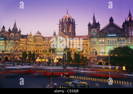 VT, Victoria Terminus, beleuchtet, jetzt CST, Chhatrapati Shivaji Terminus Bahnhof Bombay Mumbai, Indien Stockfoto