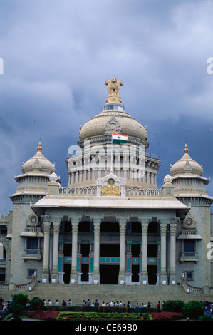 Vidhana Soudha; Suvarna Vidhana Soudha; Vidhan Souda; Staatsgesetzgebung von Karnataka; Bangalore; Bengaluru; Karnataka; Indien; Asien Stockfoto
