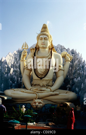 Shiva Statue groß; Shivoham Shiva Tempel; Alte Flughafen-Straße; Bangalore; Bengaluru; Karnataka; Indien; Asien Stockfoto