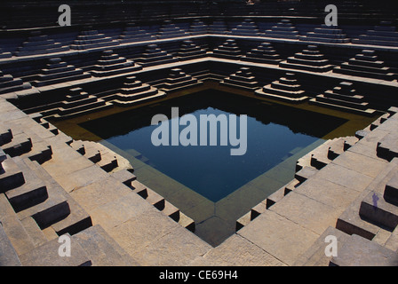 Puschkarni Stiefbrunnen; Hampi; Hospet; Karnataka; Indien Stockfoto