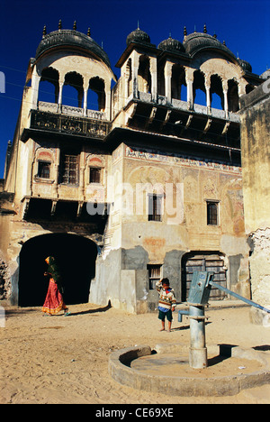 Wasser Handpumpe; Ramgarh; Ramgarh Sethan; Sikar; Shekhawati; Rajasthan; Indien; Asien Stockfoto