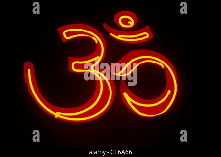 OM Leuchtendes Neonschild; indien; asien Stockfoto