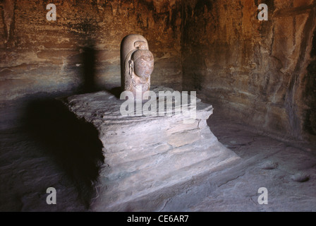 Shivling mit Parvati in Höhle Nummer 4; Udayagiri Höhlen; Sanchi; Madhya Pradesh; Indien Stockfoto