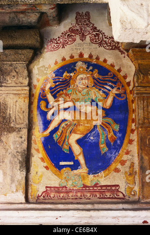 Lord Siva Durchführung Ananda Tandav aus dem 16. Jahrhundert Wandmalerei in Vedapureeswarar Tempel in Tamil Nadu; Indien Stockfoto