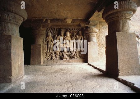 Shiva und Parvati Statue in Kailash Tempel; Ellora Höhle Nummer 29; Aurangabad; Maharashtra; Indien Stockfoto