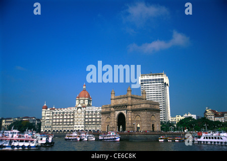 Gateway of India, alte und neue Hotels in Taj Mahal; Bombay Mumbai; Maharashtra; Indien Stockfoto