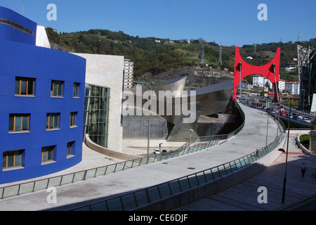 Guggenheim-Museum Bilbao Spanien Details. La Salve Brücke, Juan Batanero 1972 und Daniel Buren Bogen, 2007 Stockfoto