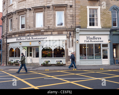 Hadley es Fisch und Chips Restaurant Bridge Street Whitby England 2012 Stockfoto