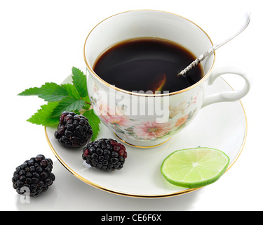 Tee mit Brombeere und Zitrone Stockfoto