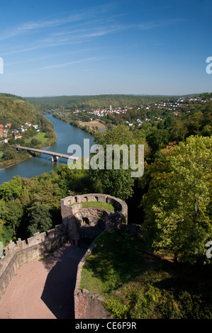 Deutschland, Wertheim. Zusammenfluss von Tauber und Main Blick von hoch liegenden Ruinen von Schloss hohenburg. Stockfoto