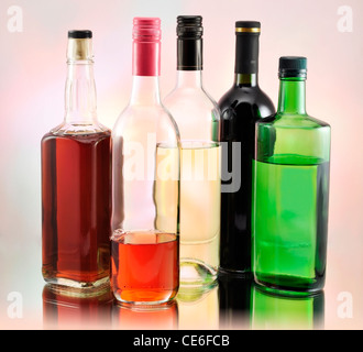 Flaschen mit Alkohol Stockfoto